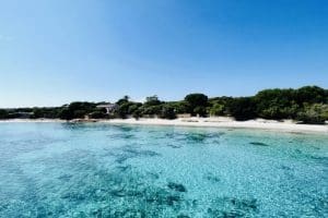 Var ska man bo på Sardinien? 5 bästa områdena och hotell tips