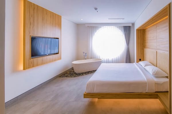 Meander Saigon
